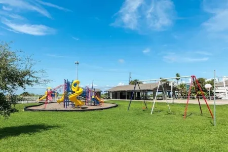 Cozy 2-Bed Beach House - Family and pet friendly - STR22-00279