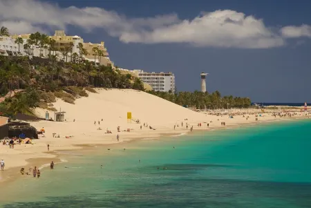 Casa Jandía is an apartment with terrace in the center and 100 meters from the beach. Отели в г. Морро Хабле