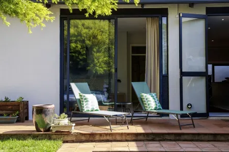 Artsy oasis in chilled Parkhurst - Johannesburg, South Africa Отели рядом с достопримечательностью «Йоханнесбург Зу»