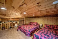 'The Bovard Lodge' Rustic Cabin Near Ohio River!