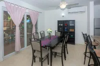 Jungle Beach House, Hidden in the Jungle, Yet Just a 6 Minute Walk to The Beach!