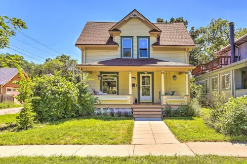Walk to Dtwn: Historic Gem w/ Deck in Rapid City - Alojamientos