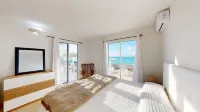 Magnificent waterfront apartment-Free breakfast Hotels near TROPISMES GALLERY