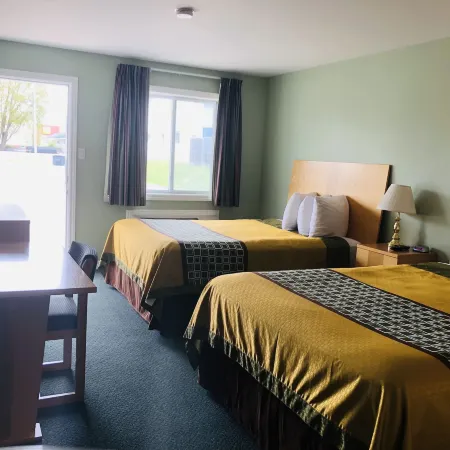 Perth Plaza Inn & Suites