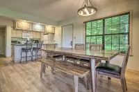 Hot Tub and Private Deck Rustic Pigeon Forge Cabin