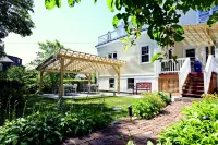 Beech Tree Inn and Cottage فنادق في 