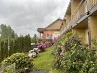 Holiday House Motel