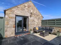 Pip's Barn Hotels in Llanfair-Mathafarn-Eithaf
