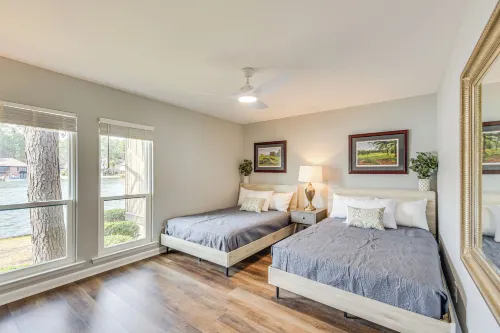 Pinehurst Lake Condo: Water View & Community Perks - Homestays