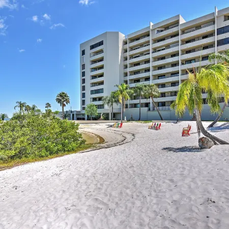 Private Beach Access: Hudson Resort Condo!
