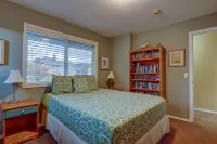 Northern Lights 3 Bedroom Home by RedAwning - parking