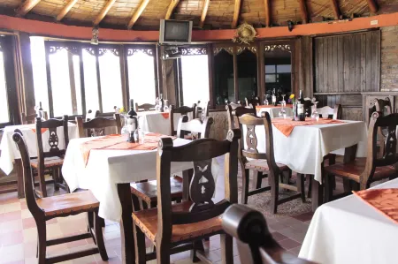 Hotel Cabañas San Cayetano Отели рядом с достопримечательностью «Itp»