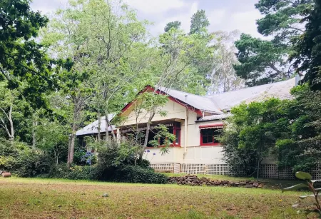 The Chalet Guesthouse and Studio Отели рядом с достопримечательностью «Парк Эко»