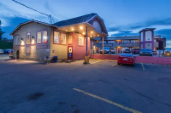 Canadas Best Value Inn Chinook Station Hotel a 