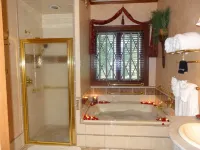 Gramercy Mansion - Hot Tub