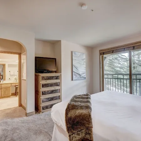 Luxury 4Br Pines Townhome Amongst the Peace and Quiet
