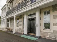 10 Monarch Country Apartments