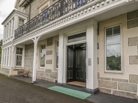 10 Monarch Country Apartments Отели в г. Ньютонмор