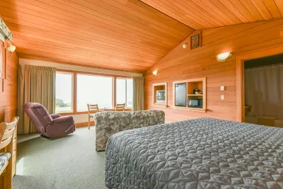 Sunset Oceanfront Lodging فنادق في باندون