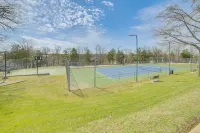 Branson Condo w/ Balcony, Near Silver Dollar City! - Wifi