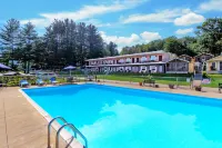 Half Moon Motel & Cottages Hotels in Laconia