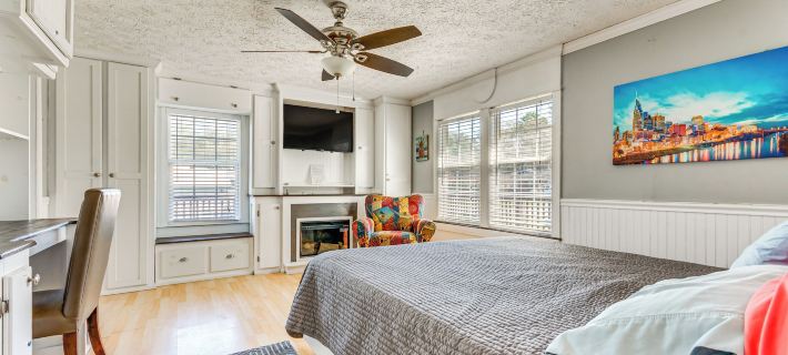 Fire Pit and on-Site Fishing! Pensacola Family Home Hotels in Escambia County