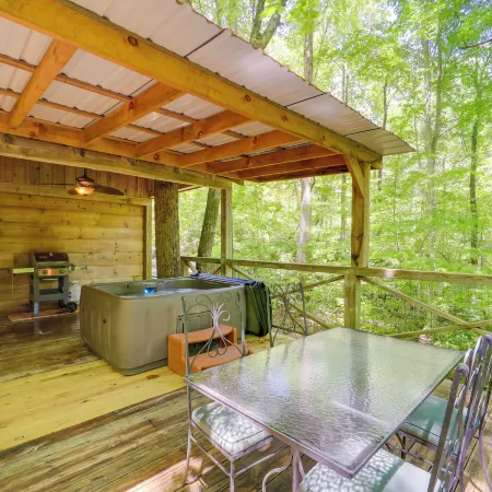 All-Season Sunroom and Hot Tub Marion Cabin Retreat