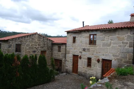 House Luís de Camões | Bed & Breakfast Отели в г. Santar