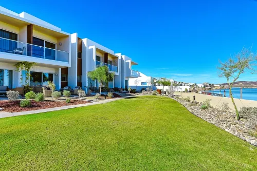 Modern Beachfront Retreat 2 King Suites +