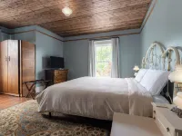 The NuWray Hotel & Carriage House Hotels in Yancey County