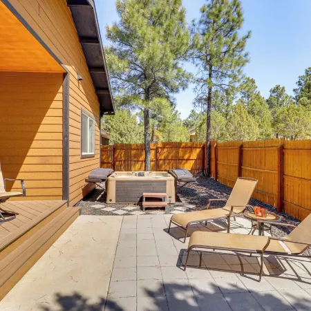 Hot Tub & Outdoor Living: Relaxing Show Low Cabin