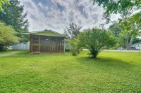 Oak Ridge Retreat w/ Porch < 1 Mi to Downtown Hotels in Oak Ridge