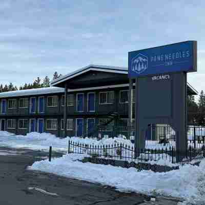 Pine Needles Inn Hotel Exterior