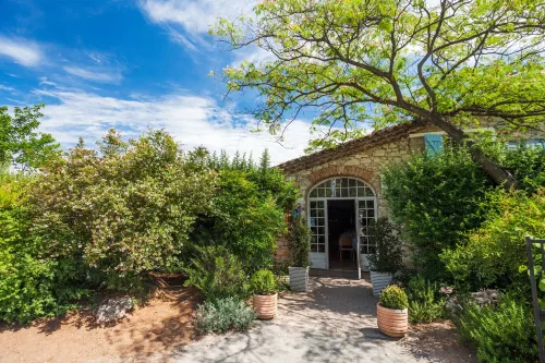 Logis Hotel Restaurant l' Auberge Cigaloise Hotels in Sauve