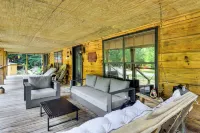 Luxury Creekside Cabin w/ Hot Tub, Near Helen! - 3-Star