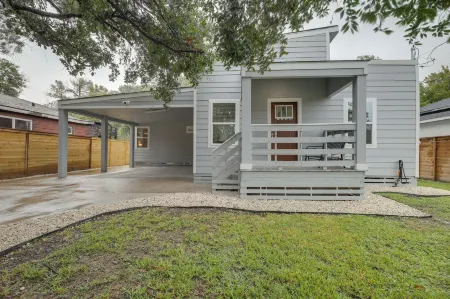 Gated Houston Home w/ Large Yard: 4 Mi to Downtown