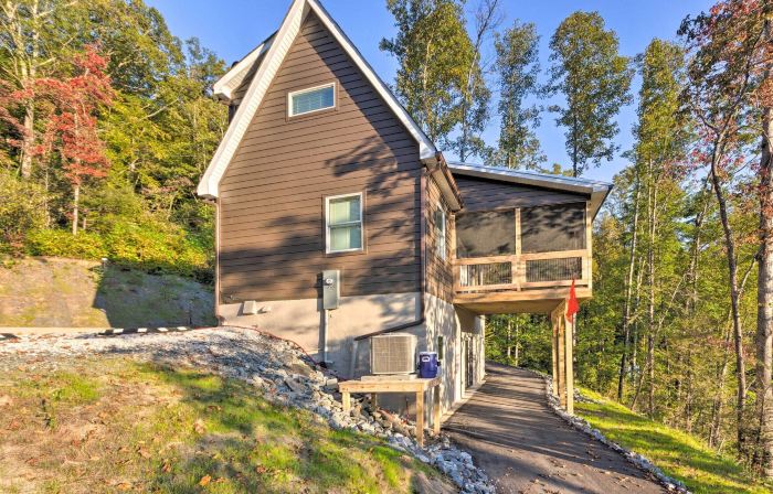 Panoramic Mtn Views and Hot Tub! Secluded Marion Gem
