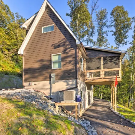 Panoramic Mtn Views and Hot Tub! Secluded Marion Gem