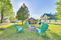 Cedar Home w/ Fire Pit & Grill ~ 3 Mi to Lakes - 3-Star
