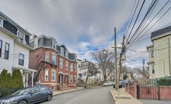 Cozy Somerville Studio 2 Mi to Boston, Walk to T!