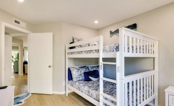 Emerald Isle Condo w/ Indoor Pool & Beach Access!