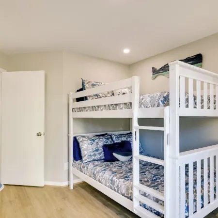 Emerald Isle Condo w/ Indoor Pool & Beach Access!