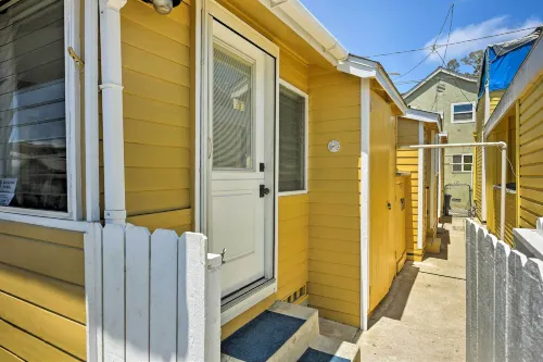 Catalina Island Cottage - Walk to Main St and Beach!