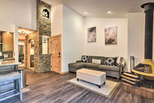 Estes Park Condo about 1 Mi to Rmnp! - Apartments