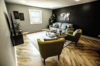 Cambrian & Co. Loft Cozy, Charming, Downtown Ease