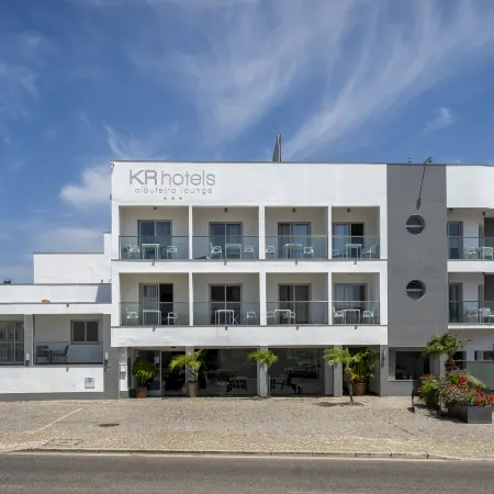 KR Hotels - Albufeira Lounge Отели рядом с достопримечательностью «Пляж Аррифеш»