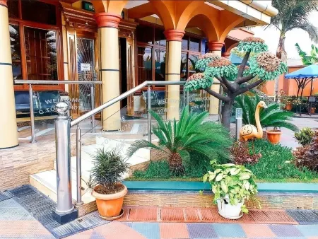 G Town Hotel Отели в г. Уйол