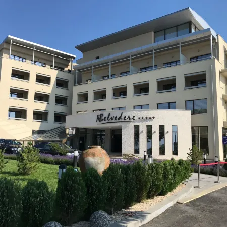 New Belvedere Отели рядом с достопримечательностью «Спа-комплекс Mangalia»