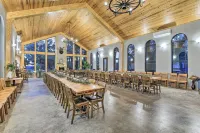 Banquet Hall & Pool: Expansive Forestburg Ranch! - parking