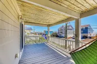 Beach Bliss: 4Br Beach Access Kayak Wi-fi 4 Bedroom Home by RedAwning
